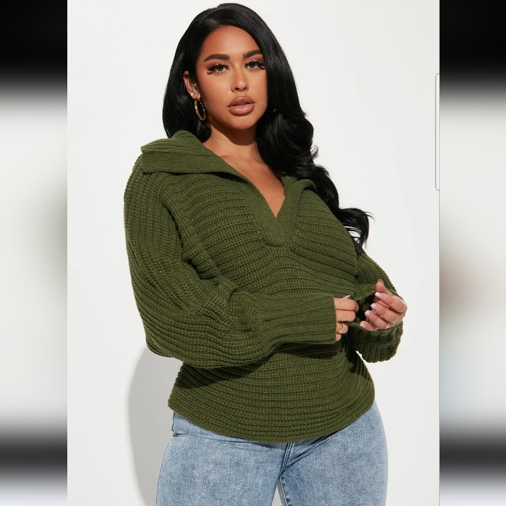 Fashion Nova Cozy Rib Knit Collar Sweater in Hunter Green. Size large.